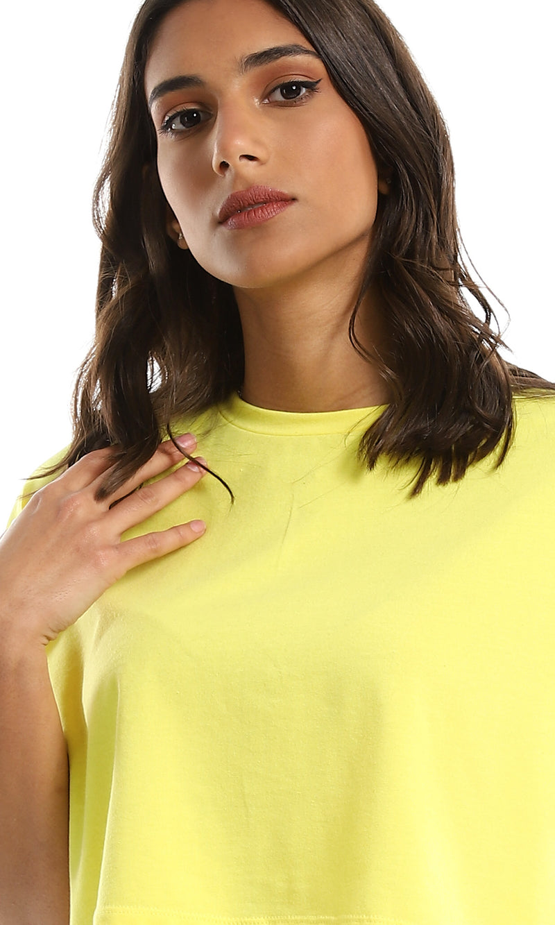 تي شيرت واسع قصير سادة بياقة مستديرة أصفر