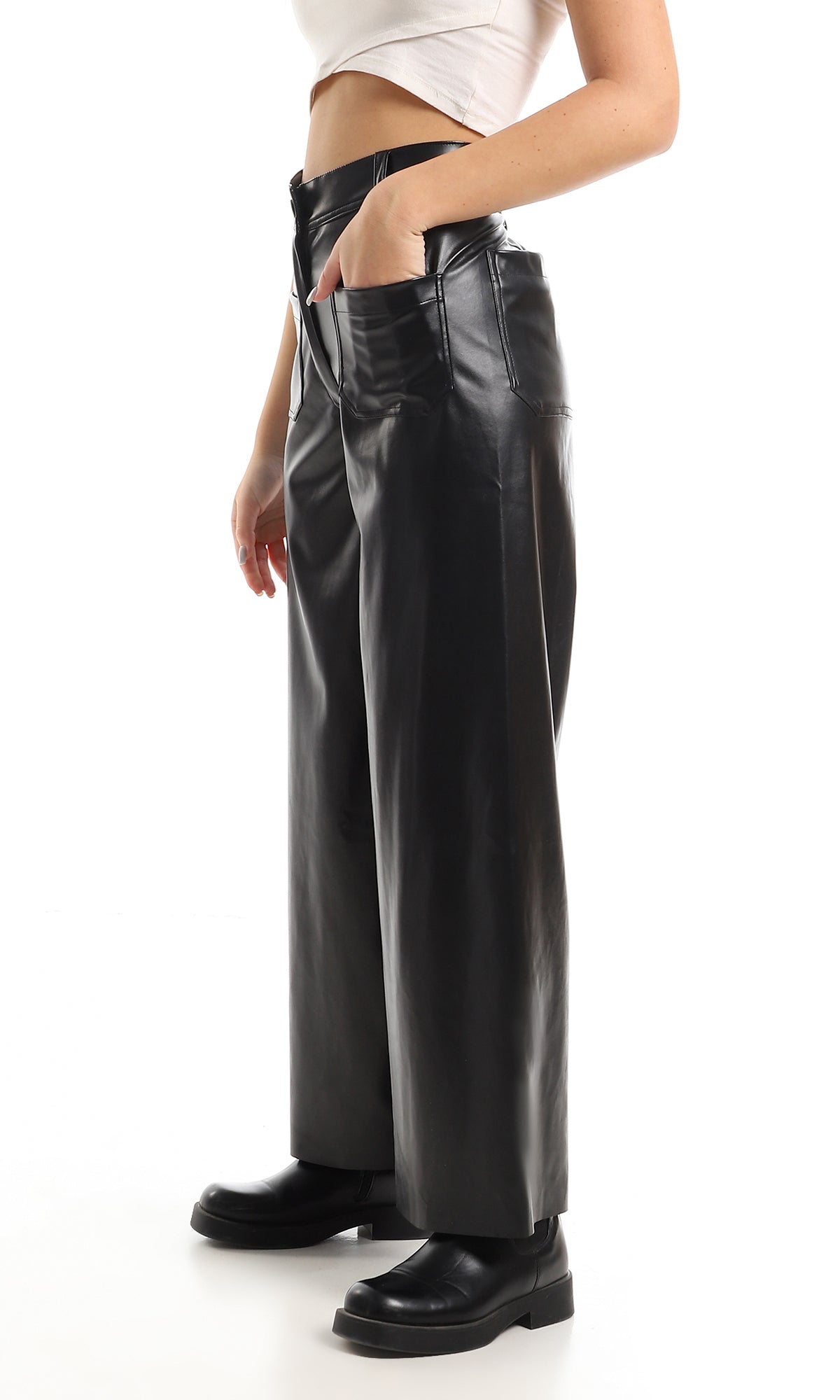 O157157 Black Straight Fit Leather Pants With Pockets
