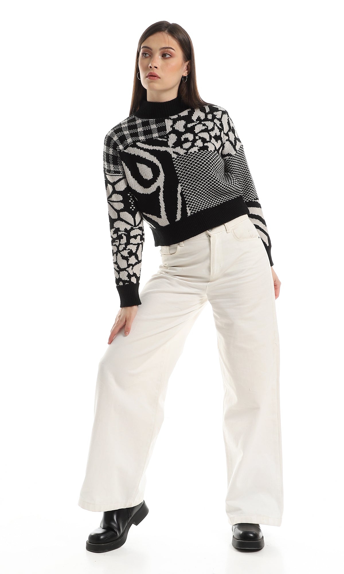 O157228 Knitted Mock Pullover With Multiple Patterns - Black & Off White