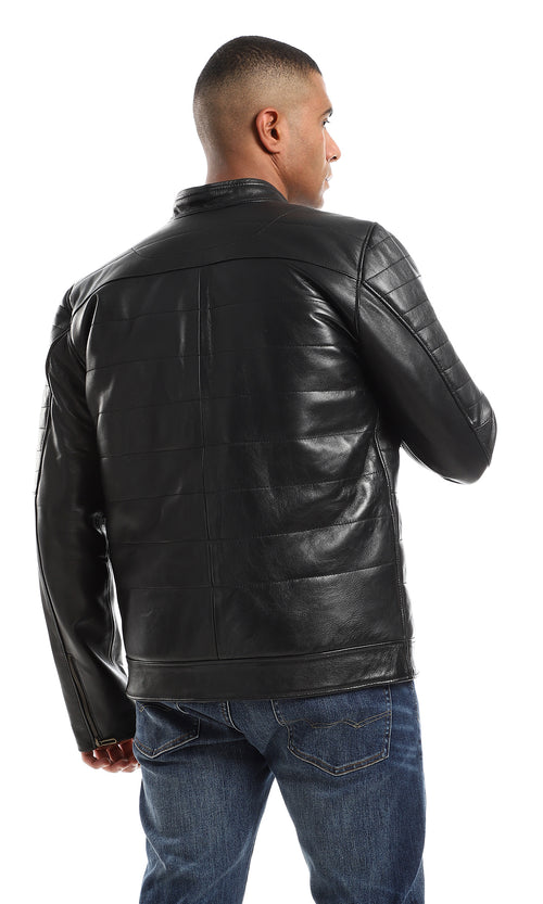 جاكيت جلد بجيوب متعددة وتفاصيل مخيطة - أسود