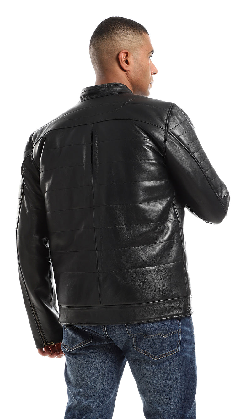 جاكيت جلد بجيوب متعددة وتفاصيل مخيطة - أسود