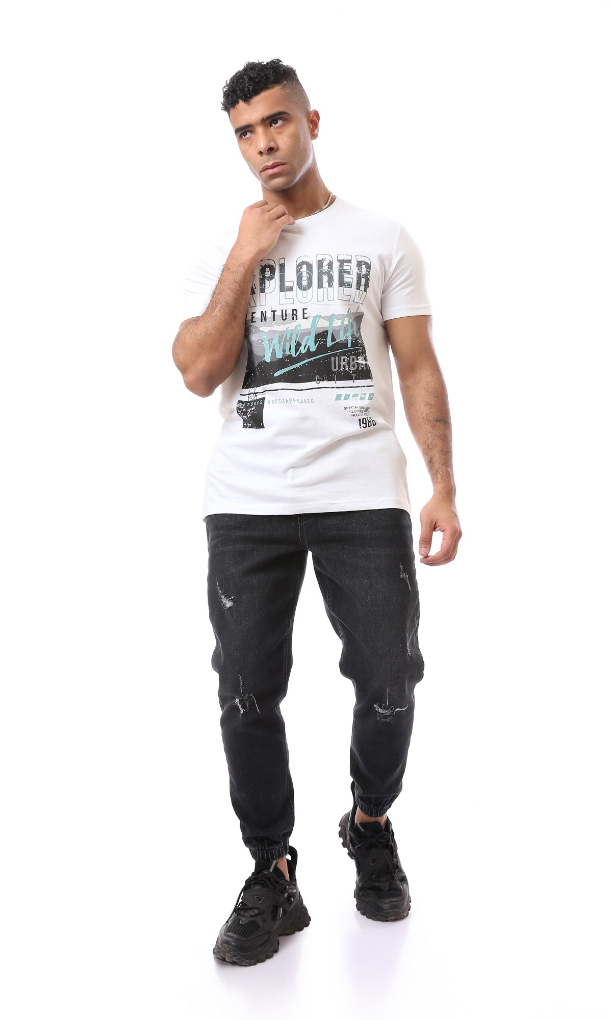 O163303 Comfy White T-Shirt With "Explorer Adventure" Printed Pattern