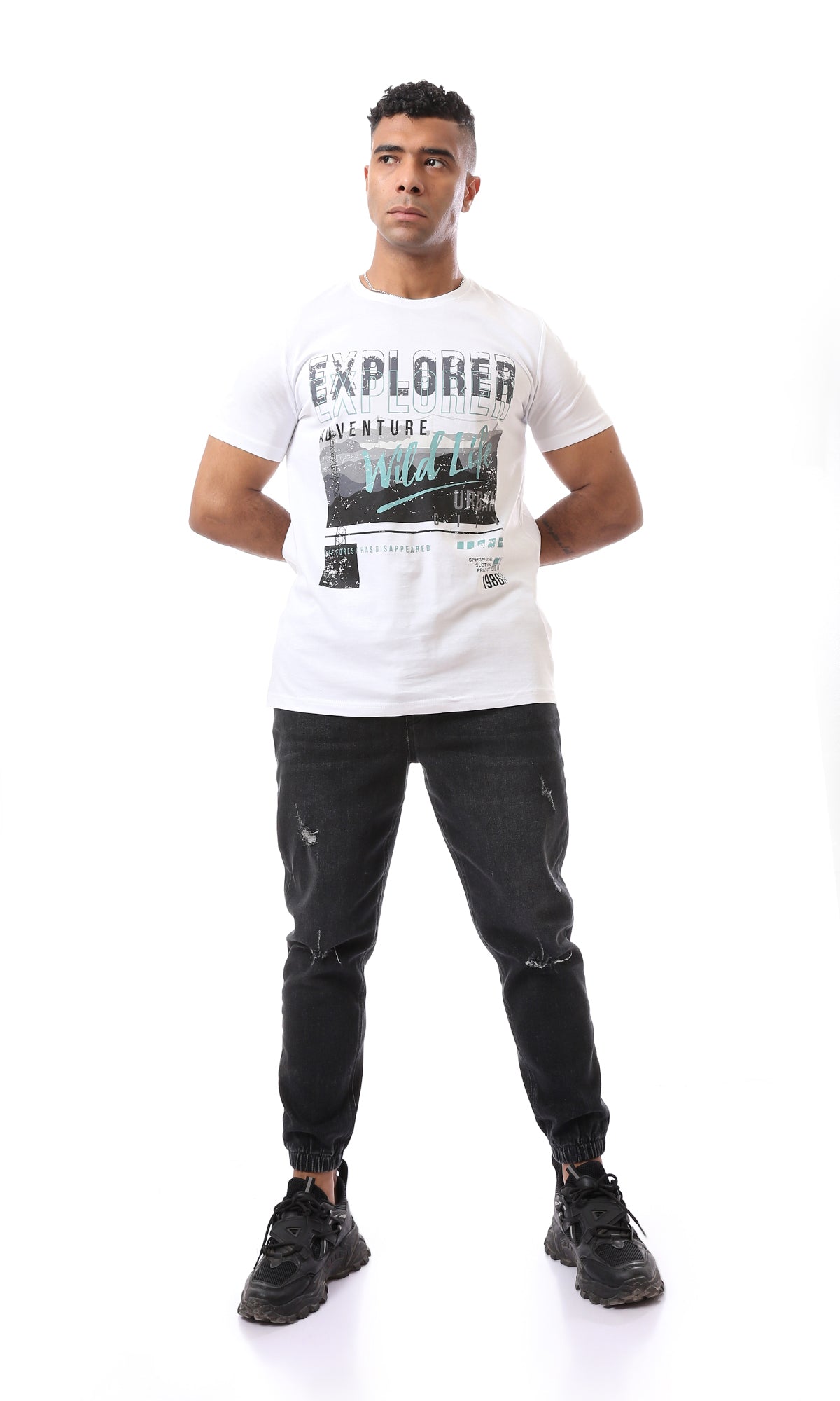 O163303 Comfy White T-Shirt With "Explorer Adventure" Printed Pattern