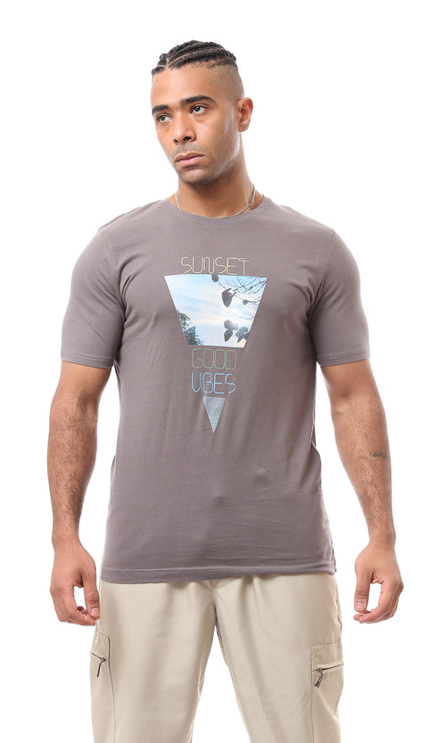 تيشيرت مريح مطبوع برقبة مستديرة رمادي غامق