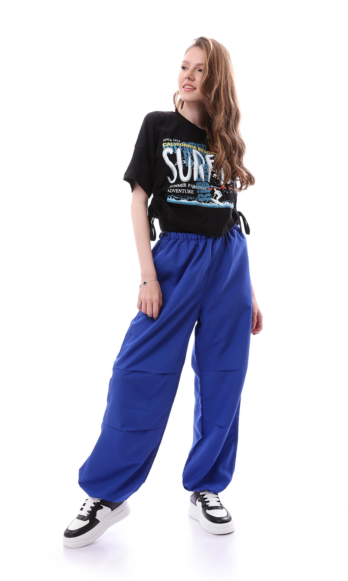 O165475 Black Cropped T-Shirt "Surfing" Printed With Side Drawstring