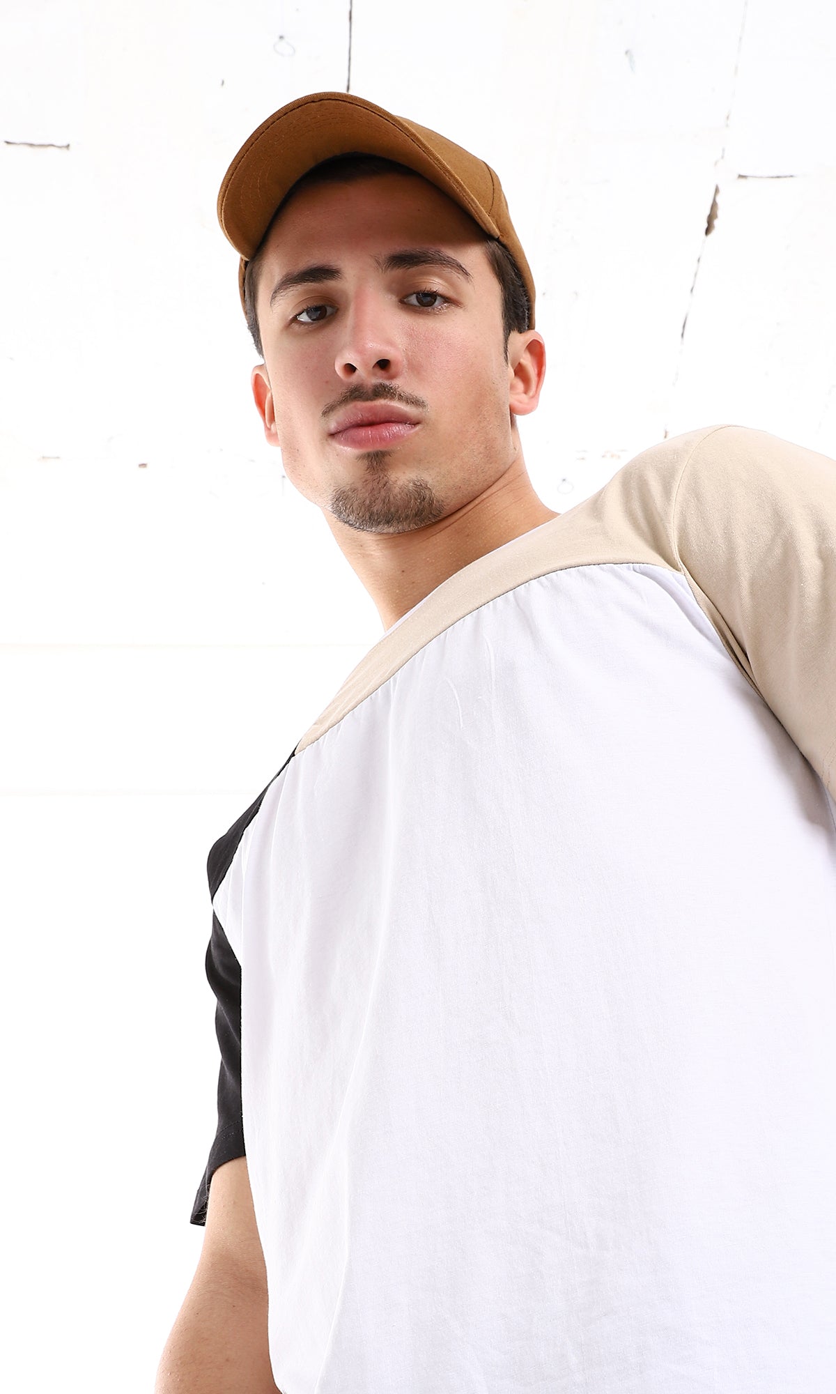 O165975 Black & Beige Sleeves For A White Tee