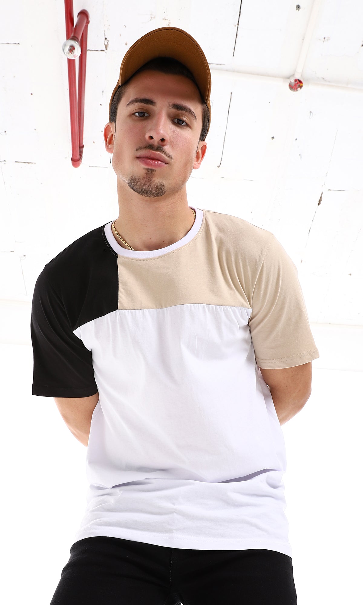 O165975 Black & Beige Sleeves For A White Tee