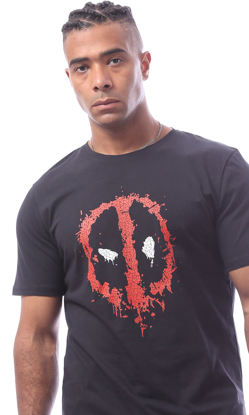 تيشيرت أسود مطبوع سهل الارتداء مريح بأكمام قصيرة