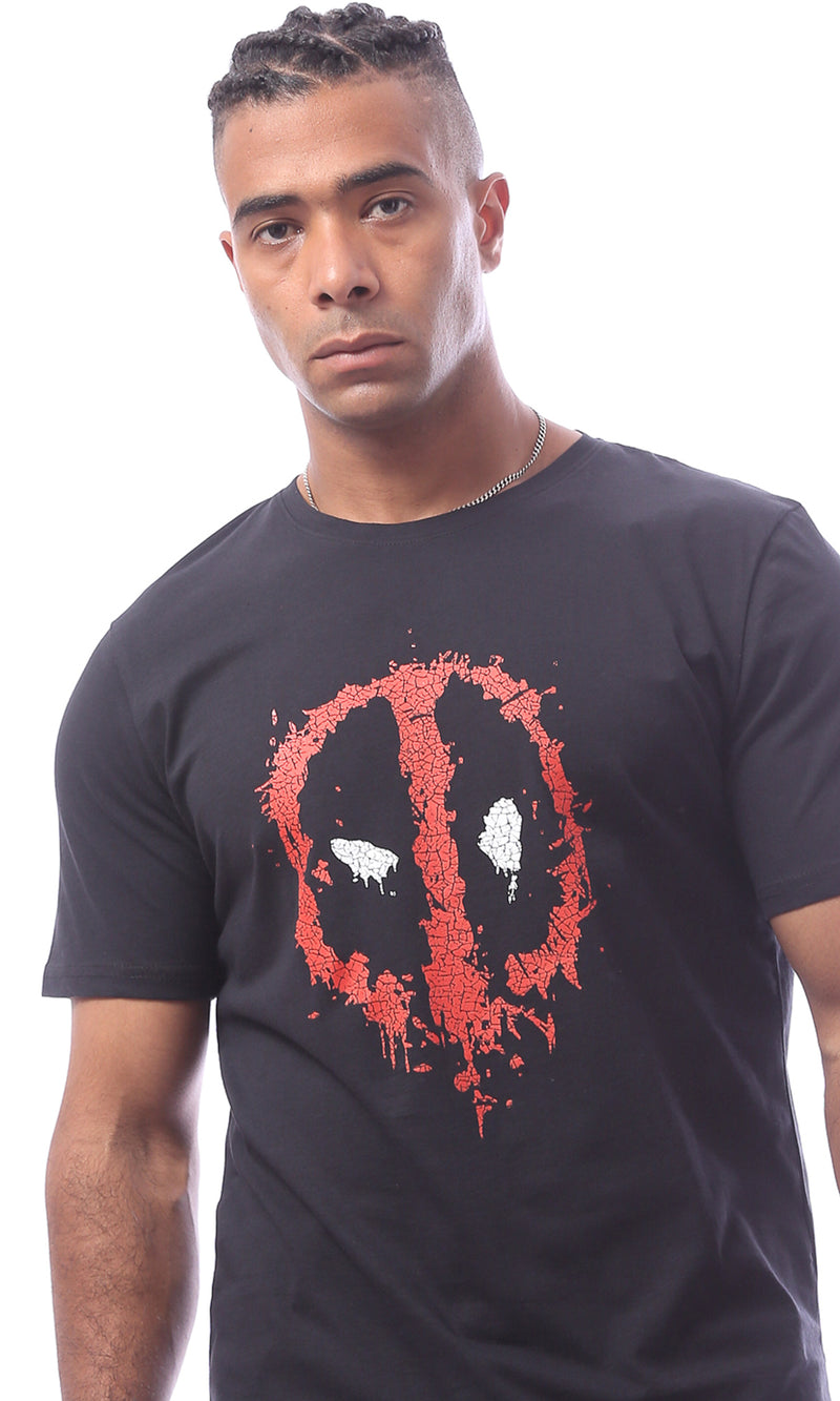 تيشيرت أسود مطبوع سهل الارتداء مريح بأكمام قصيرة